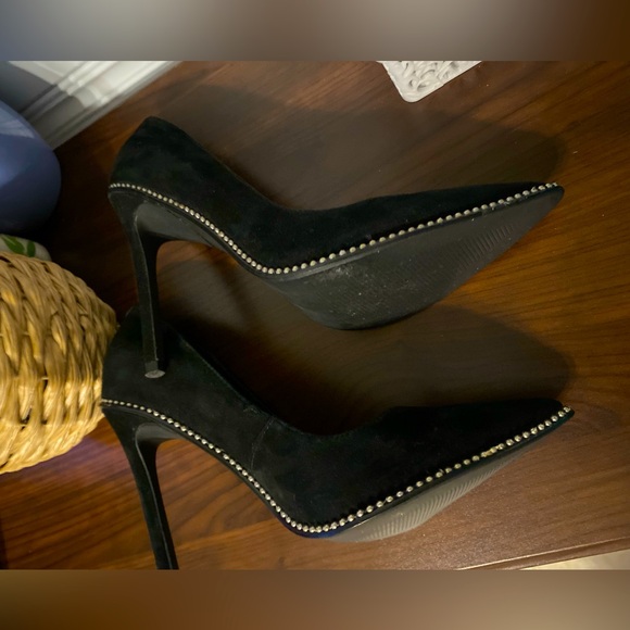 New* Steve Madden Stellar black Suede studded Pumps - Picture 6 of 6